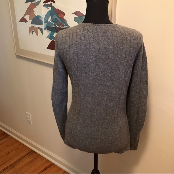 Saks Fifth Ave 100% Cashmere Pullover Cable Knit Sweater V-Neck size S - Picture 4 of 8